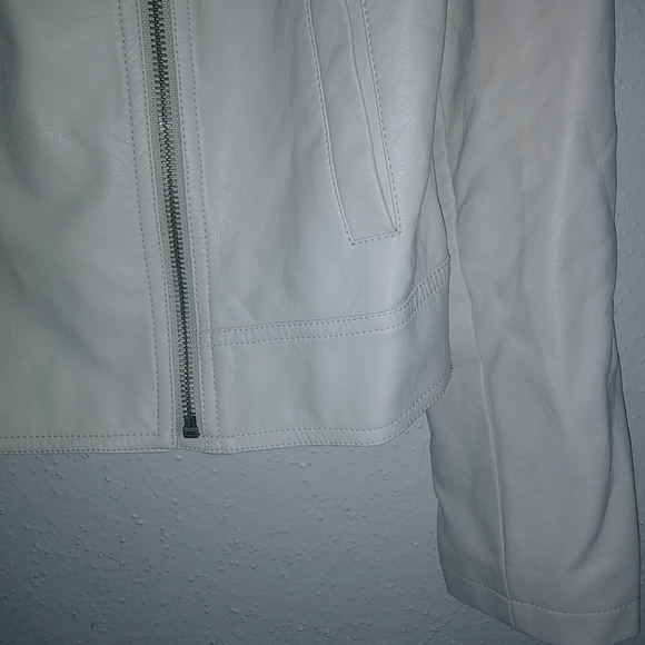 Cupcakes & Cashmere M Soft Leather Zip Front Jacket in Lightest Beige - Picture 9 of 13